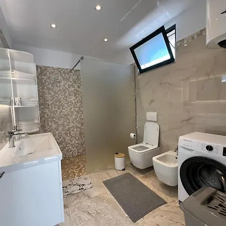 Muradie 2 Bedroom House Vlorë