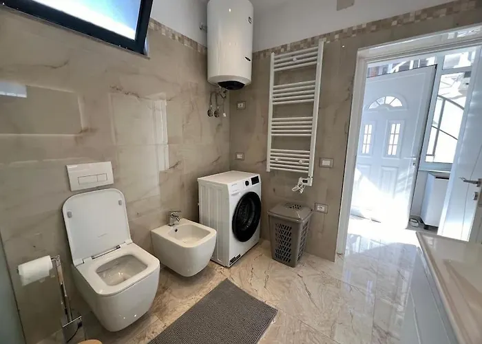 Muradie 2 Bedroom House ヴィラ Vlorë